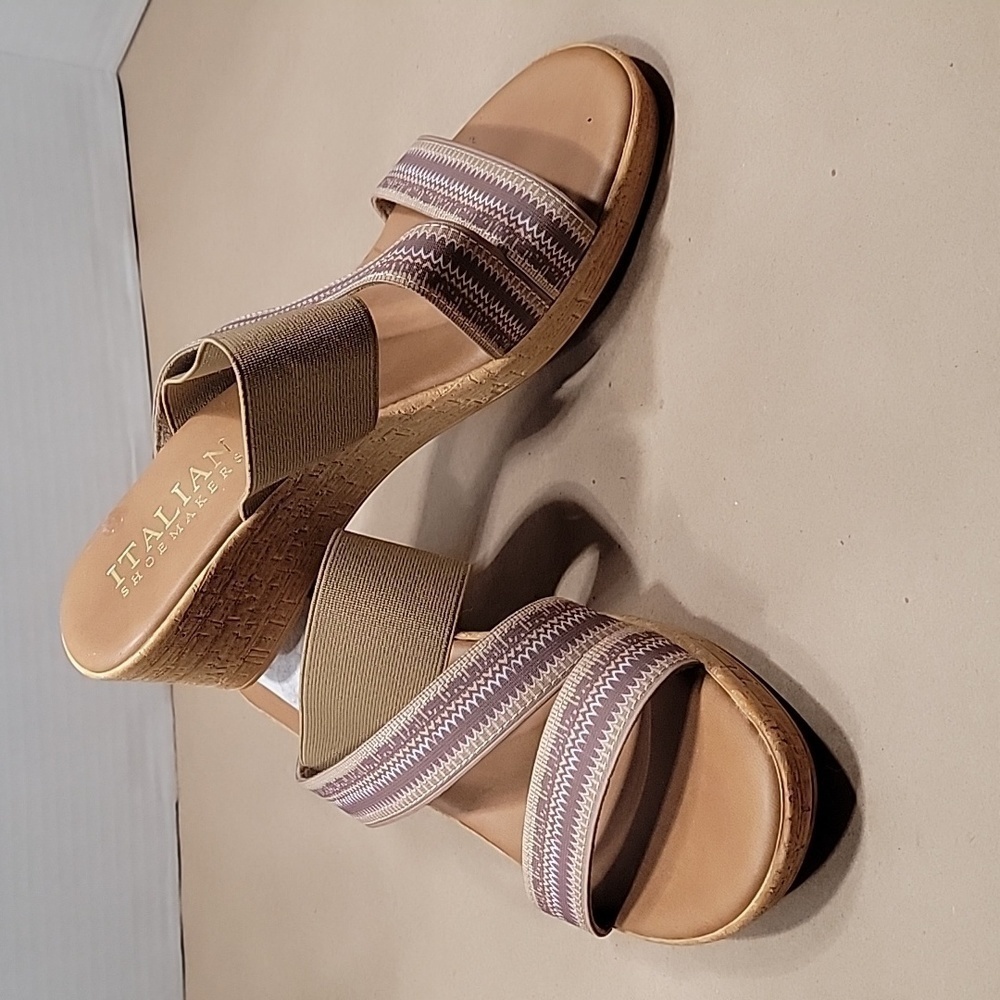 Italian Shoemakers Beige Size 8.5 Wedge Sandals